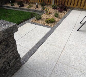 KILSARAN NEWGRANGE GRANITE - SILVER